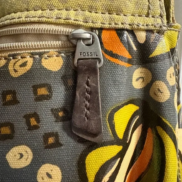 Chic Floral Shoulder Bag - Yellow and Brown 3 piece Key-Per Fossil Set Like New - Picture 5 of 16